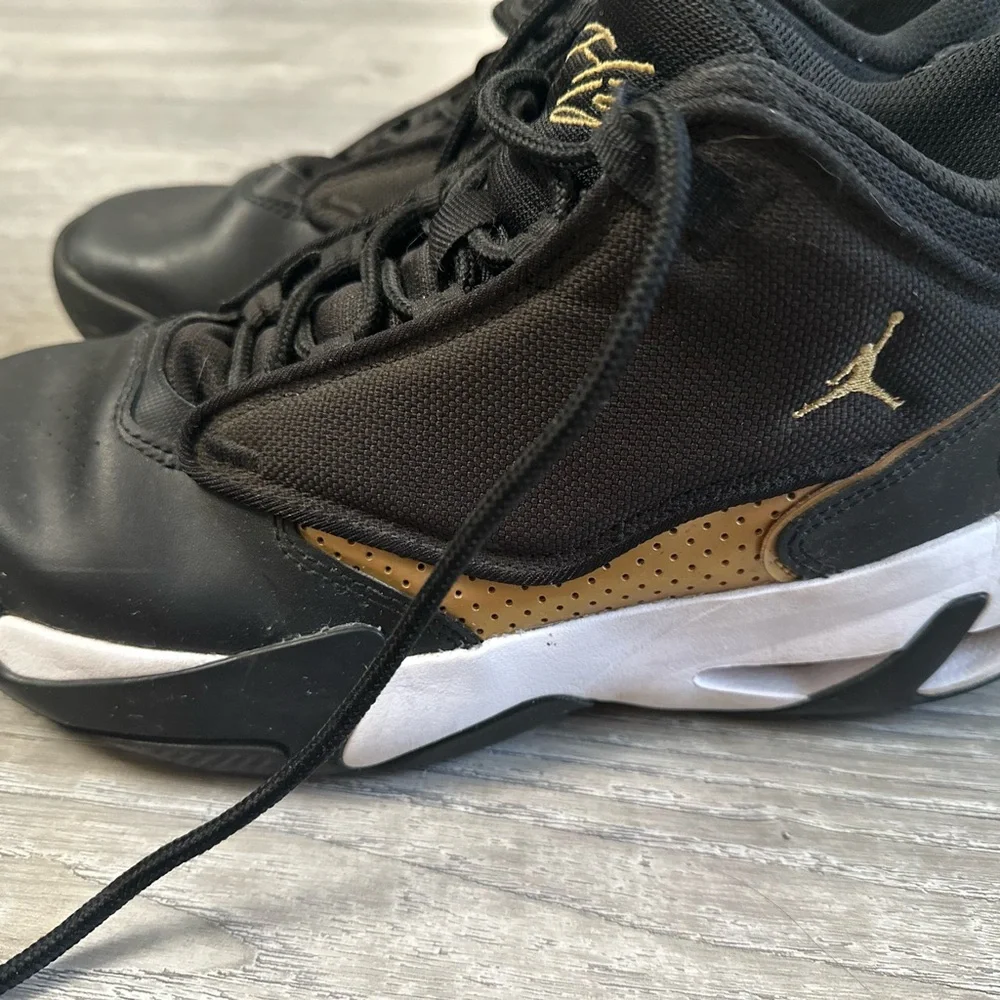 Nike Jordan Max Aura boys basketball shoes size 6.5Y